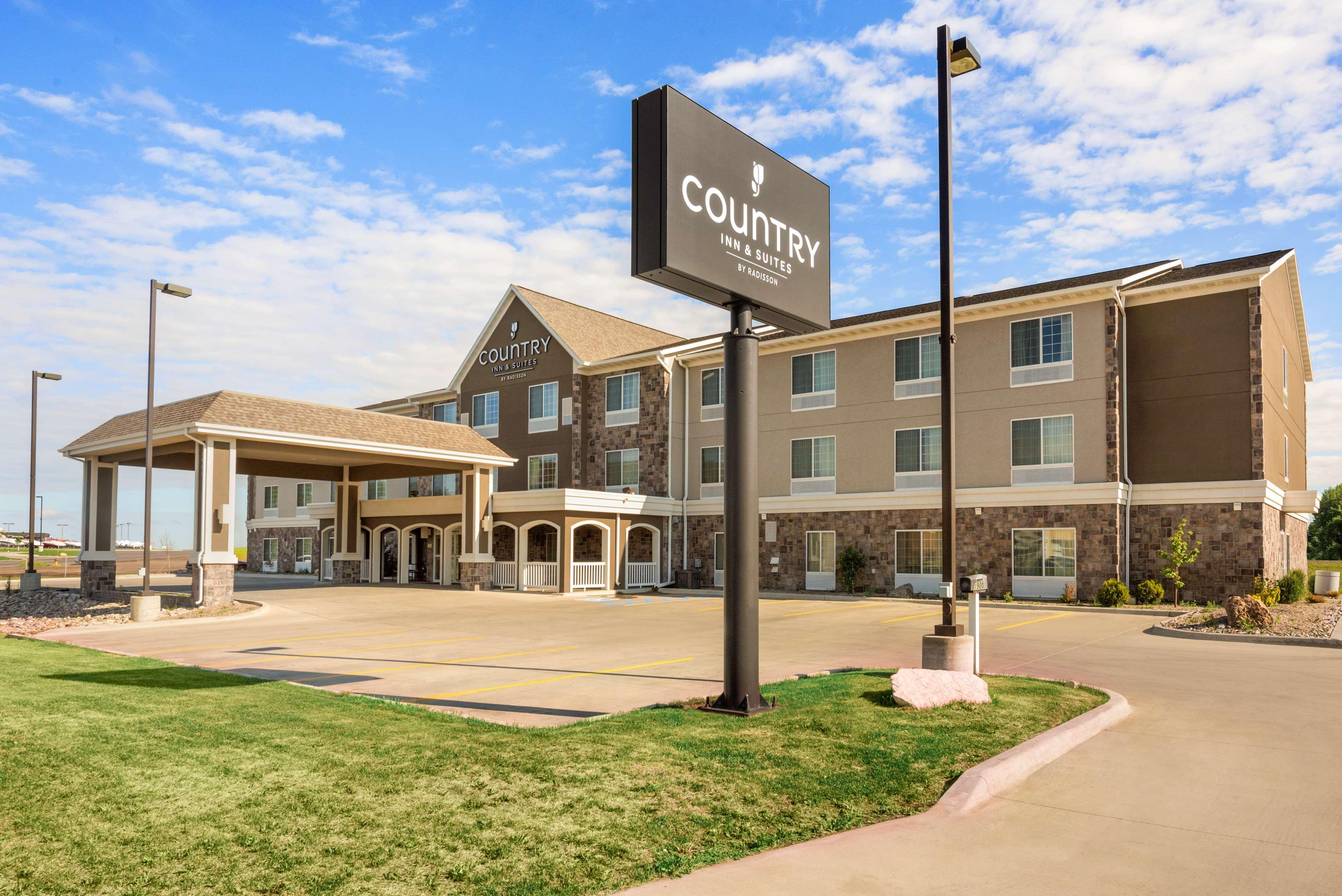 Country Inn & Suites By Radisson, Minot, Nd Exterior photo